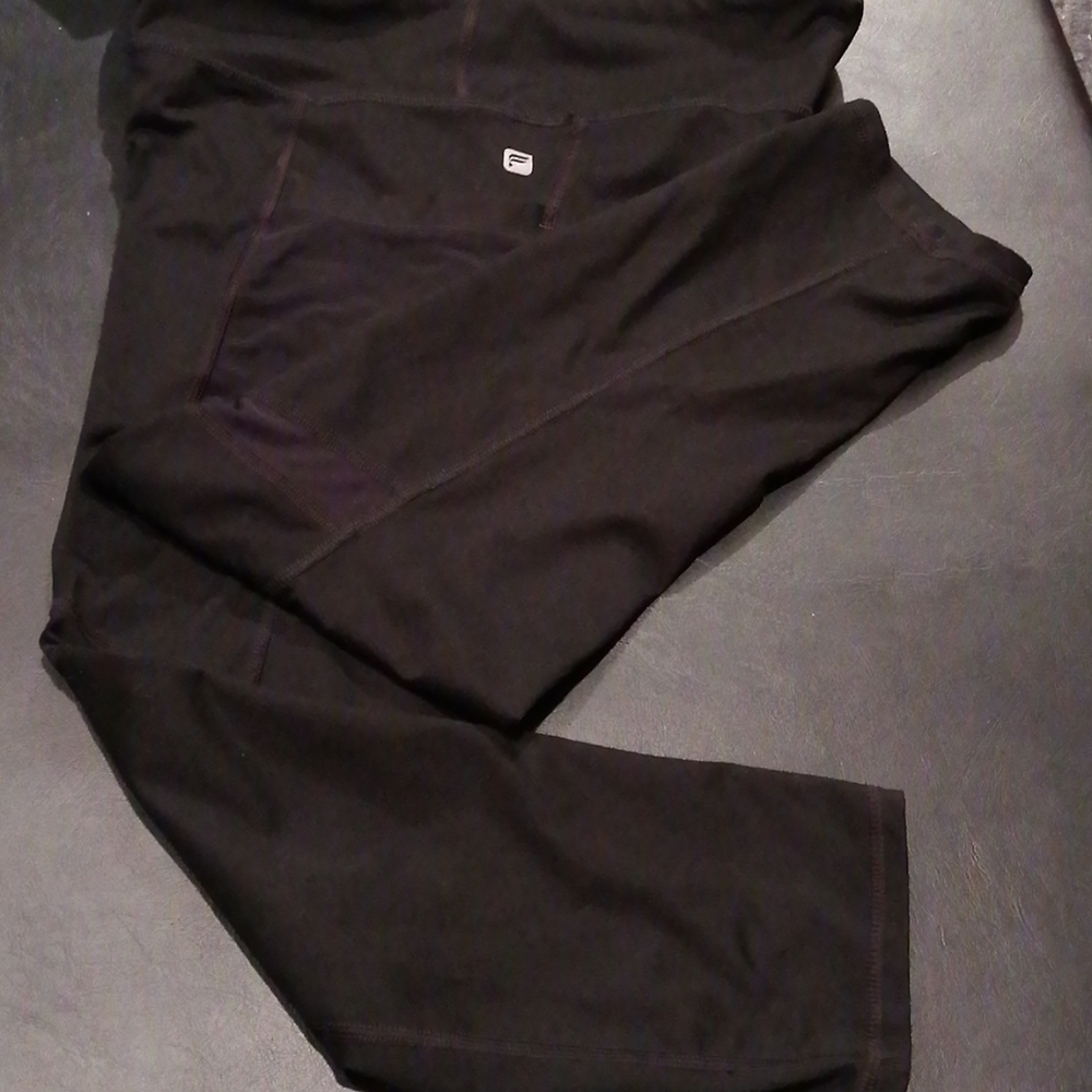 Fabletics fitted capris - Picture 2 of 5